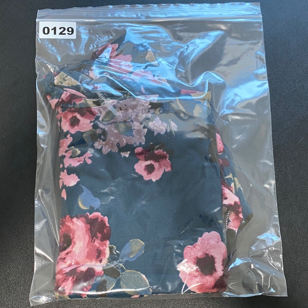 Small Floral V-Neck Women’s Short Sleeve Tee T-Shirt Blouse Top Soft - Picture 3 of 3